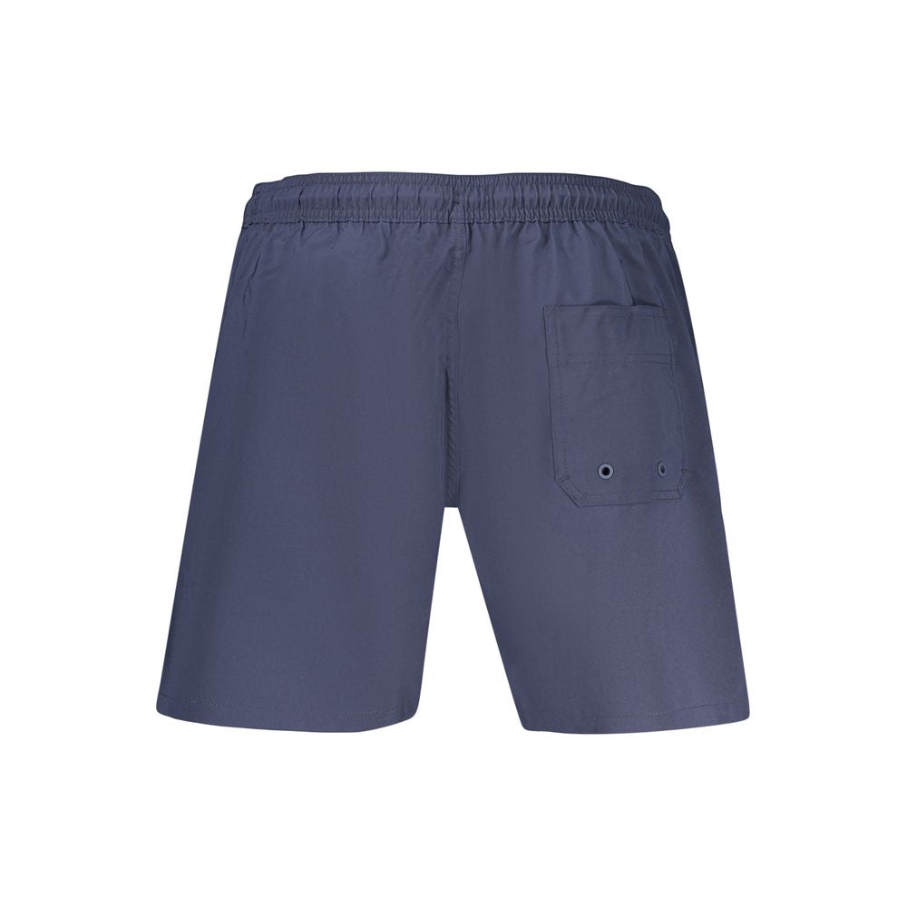 Shorts de bain pour homme Calvin Klein en polyester bleu, avec logo discret, parfaits pour la plage ou la piscine.
