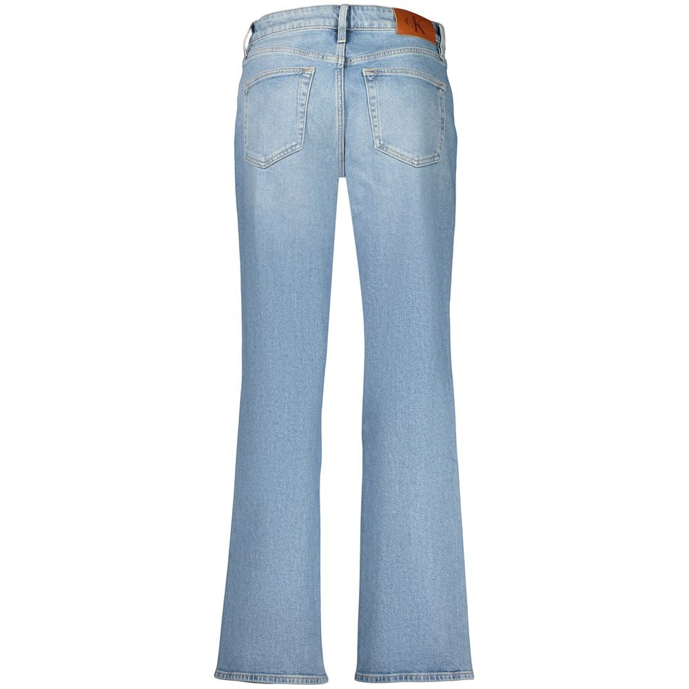 Jeans pour femmes Calvin Klein Azzurro en coton, coupe classique avec détails de couture visibles.