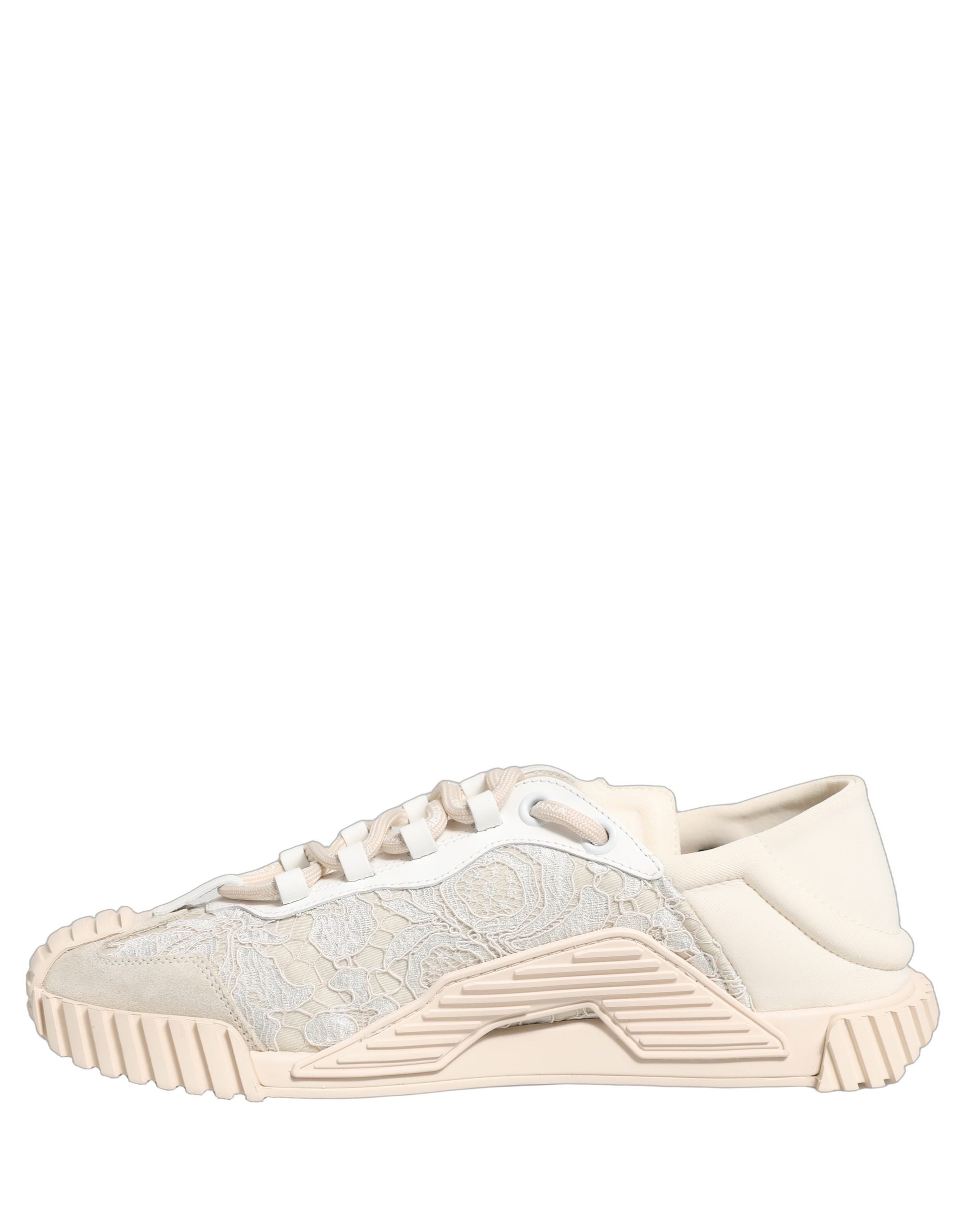 Chaussures de sport Nike Air Max 270 en mesh gris avec semelle blanche et détails en cuir noir, vue de profil