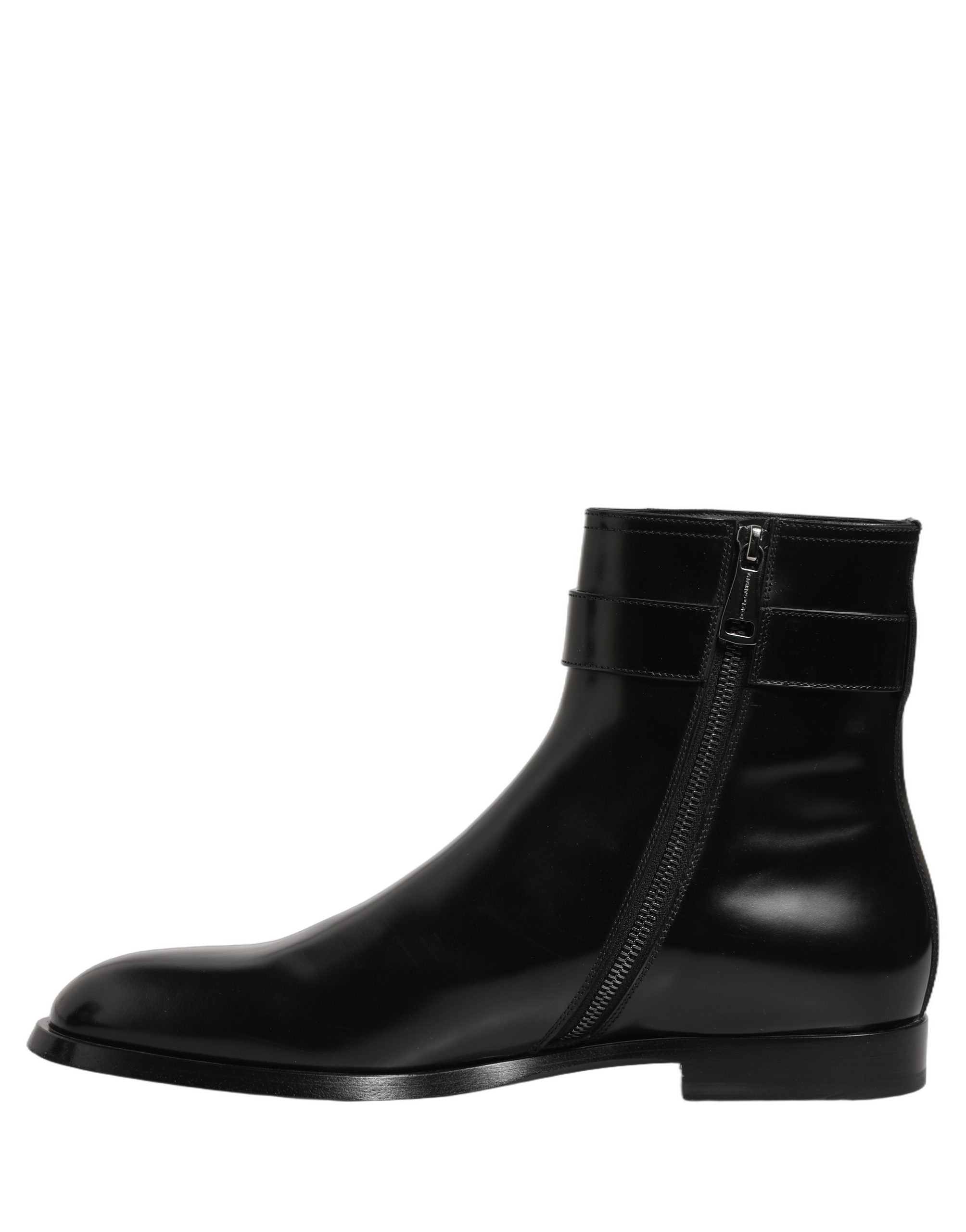Bottes en cuir noir Dolce & Gabbana avec boucle logo et hauteur mi-mollet, style élégant et sophistiqué.