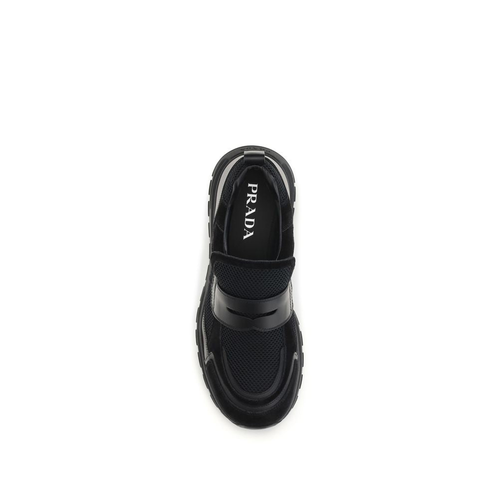 Chaussures de sport Prada Bos Taurus en cuir de veau noir, baskets athlétiques élégantes et modernes.