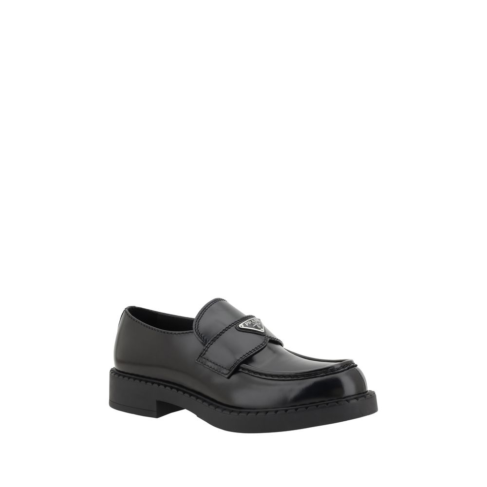 Chaussures Prada Bos Taurus en cuir de veau noir avec plateforme et loafers élégants, vues de face sur fond neutre.