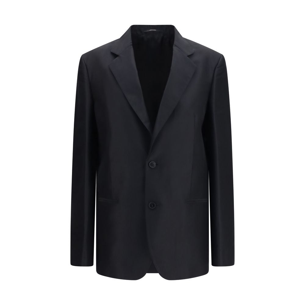 Veste en soie noire de Gucci, élégante et sophistiquée, avec coupe moderne et détails raffinés visibles sur l'image.