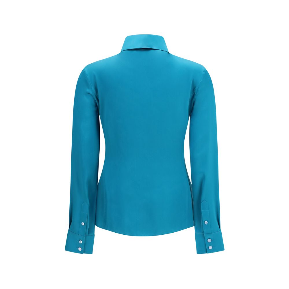 Chemise en soie bleue Gucci pour homme, détail élégant avec col et boutons visibles.