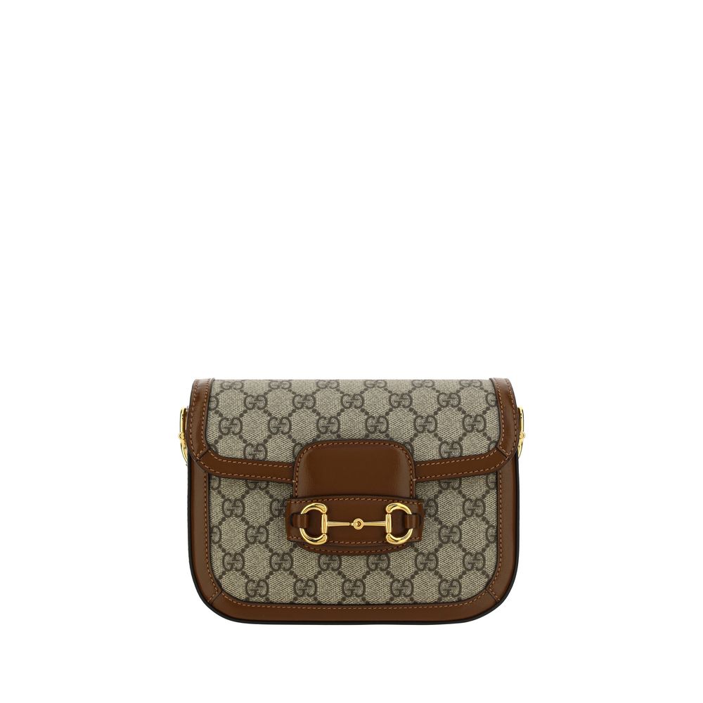 Sac à main en polyéthylène marron de Gucci, vue de face, avec poignées et logo Gucci visible.
