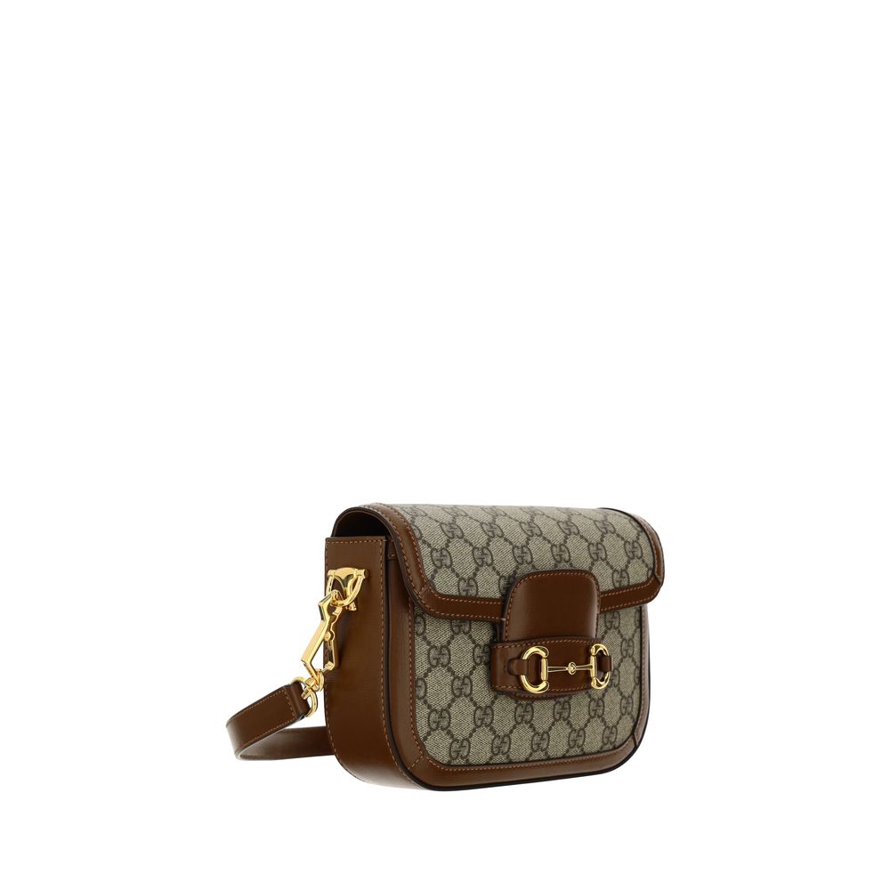 Sac à main Gucci marron en polyéthylène avec poignées, vue de face, mettant en valeur le design élégant et la texture du matériau.