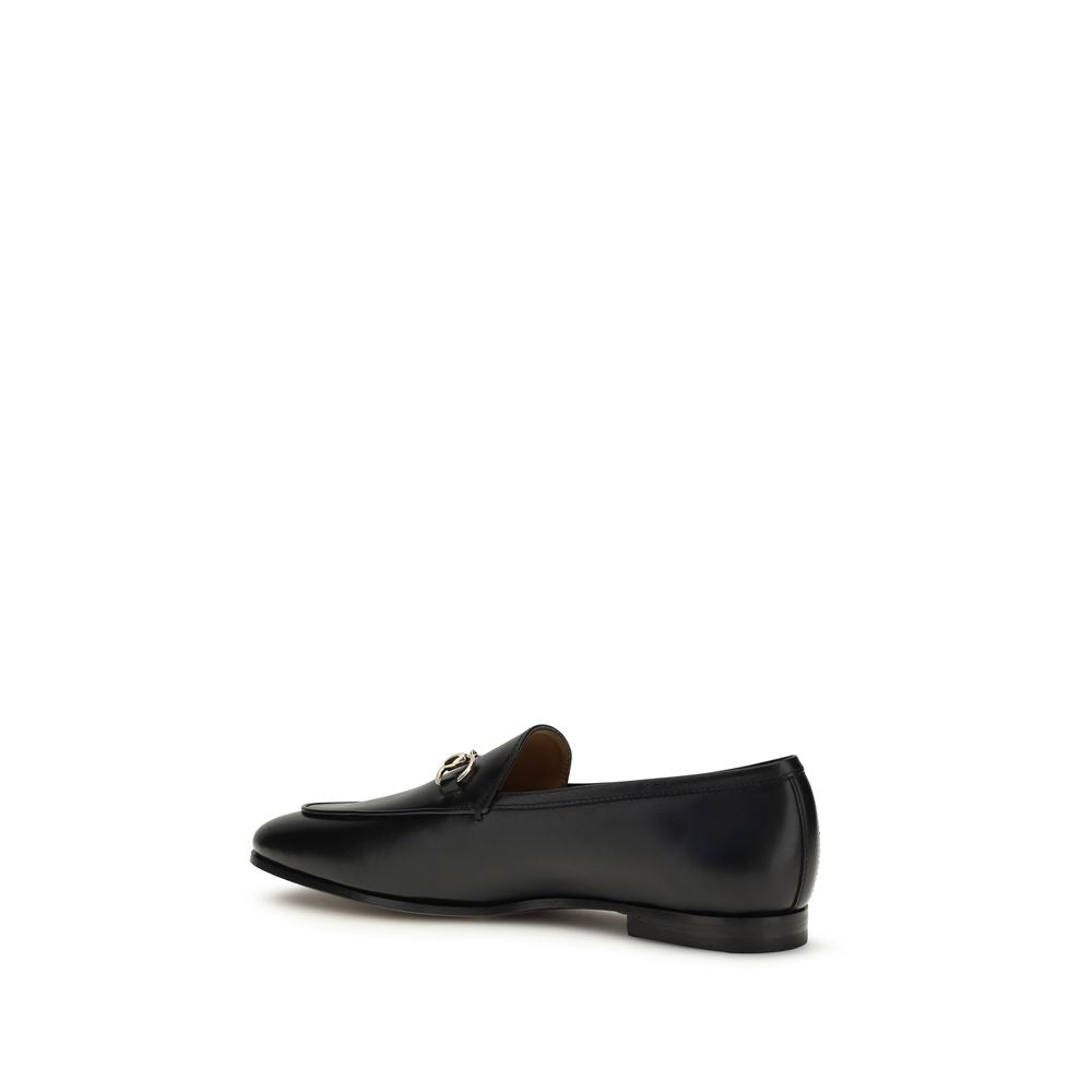 Chaussures Gucci noires en cuir de veau Bos Taurus, mocassins slip-on élégants et sophistiqués, pour un style raffiné.