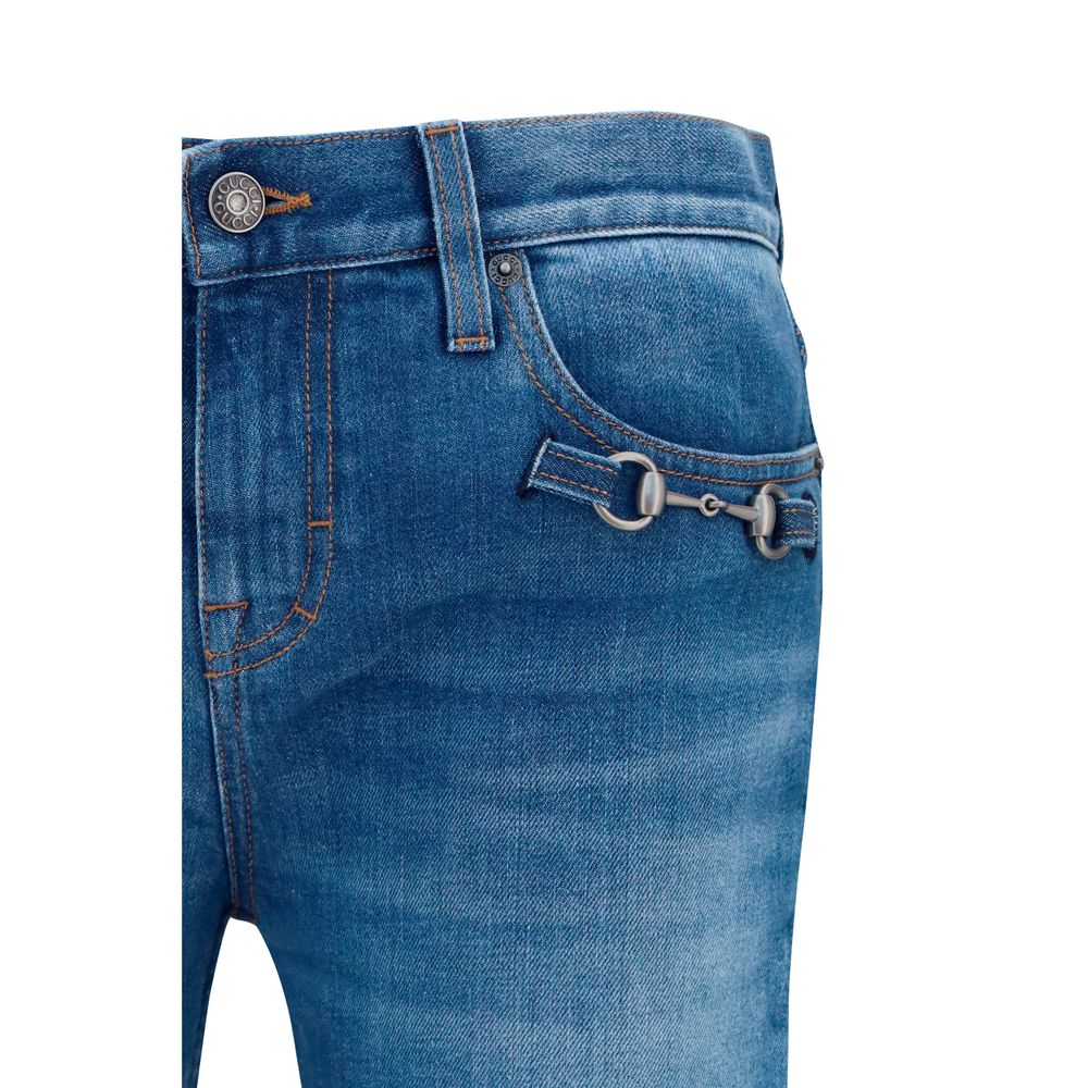 Jeans évasés en coton bleu Gucci, mode décontractée avec coupe fluide et détails tendance, visibles en gros plan.