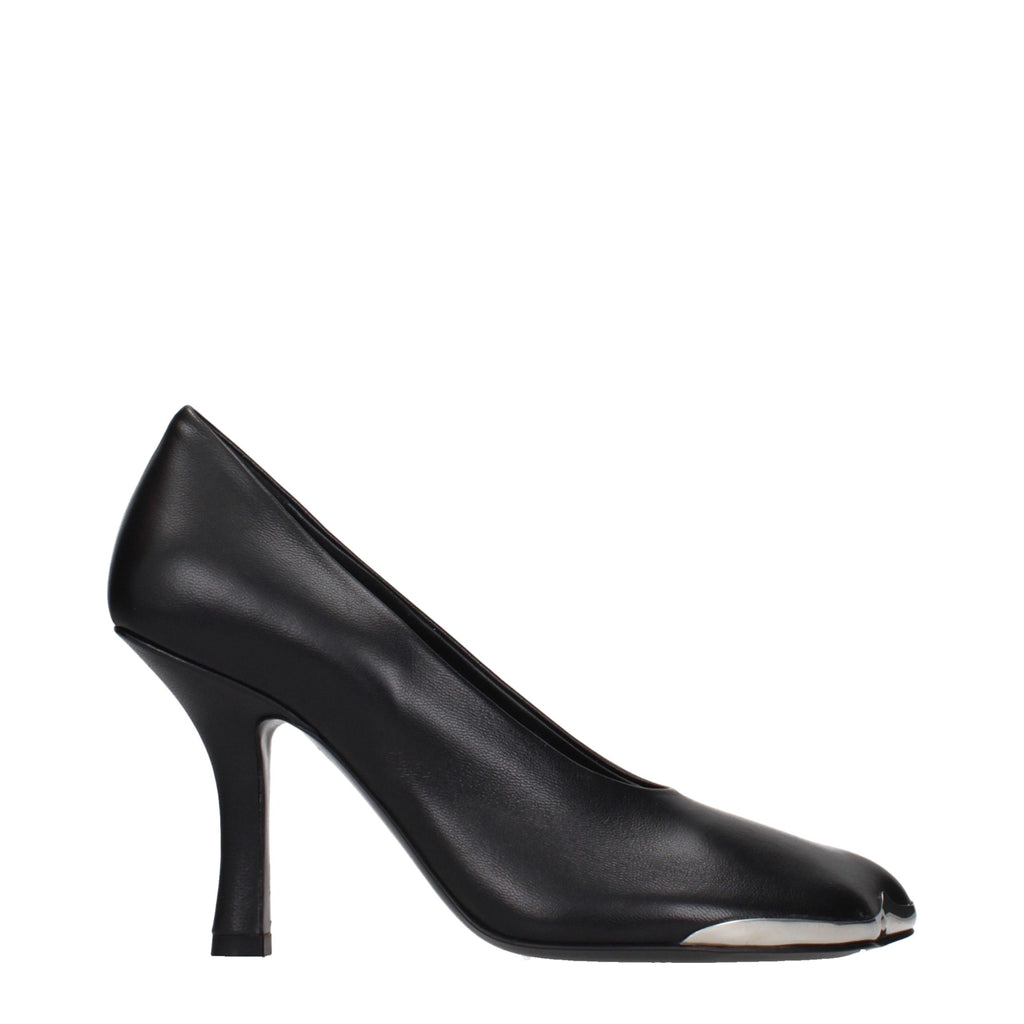 Escarpins noirs en cuir de haute qualité de Burberry, à talons hauts élégants et sophistiqués, pour femme.
