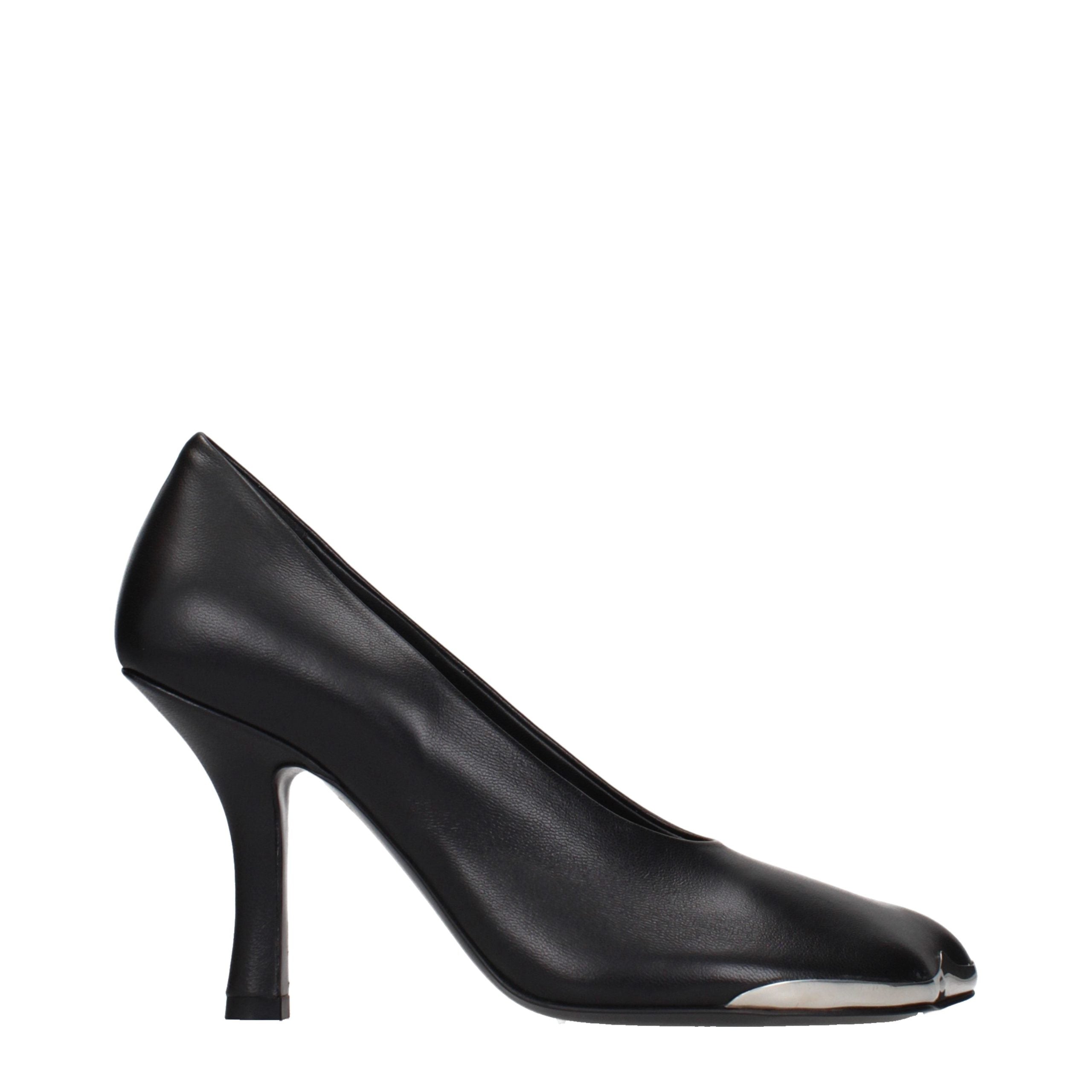 Escarpins noirs en cuir de haute qualité de Burberry, à talons hauts élégants et sophistiqués, pour femme.
