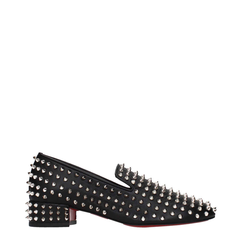 Mocassins Christian Louboutin en cuir noir pour hommes, slip-on et élégants, avec semelle en caoutchouc.