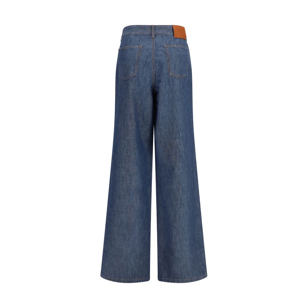 Jeans en denim bleu en coton de la marque Fendi, coupe classique avec détails de couture visibles.