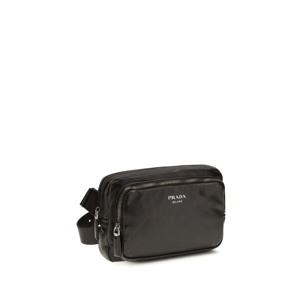 Sac à main Prada en cuir de veau marron Bos Taurus, sac d'épaule élégant avec détails sophistiqués.