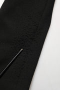 Manteau blazer noir Dolce & Gabbana avec logo et écusson, coupe simple, col cranté, porté sur un mannequin.