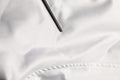 Veste bomber en jersey de polyester blanc avec logo DG de Dolce & Gabbana, vue de face, détails visibles.