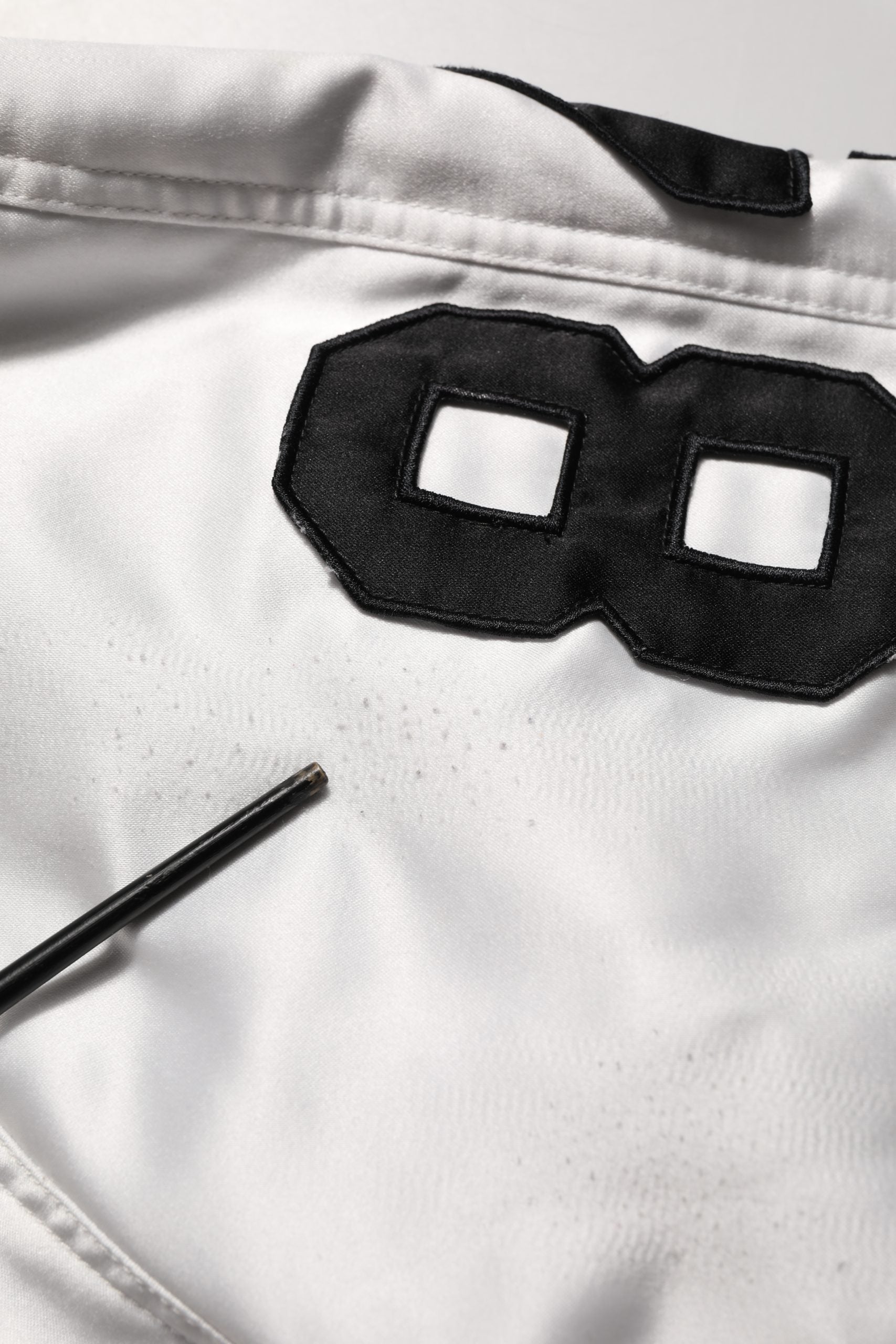 Veste bomber en polyester jersey blanc Dolce & Gabbana avec logo DG visible sur le devant.