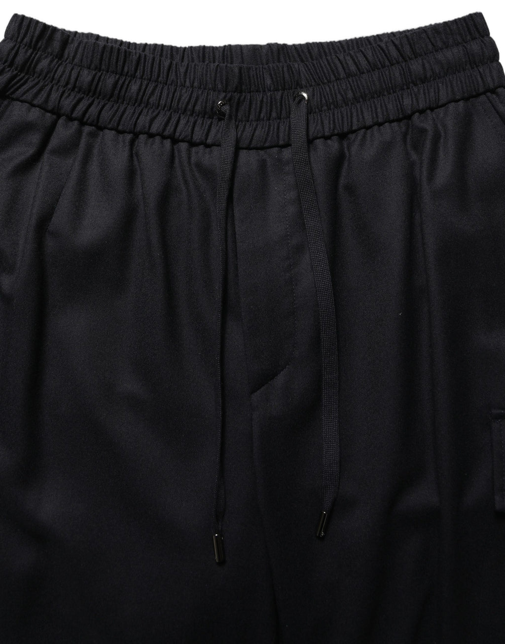 Pantalon cargo jogger noir Dolce & Gabbana à taille moyenne, tissu confortable, style décontracté et tendance.