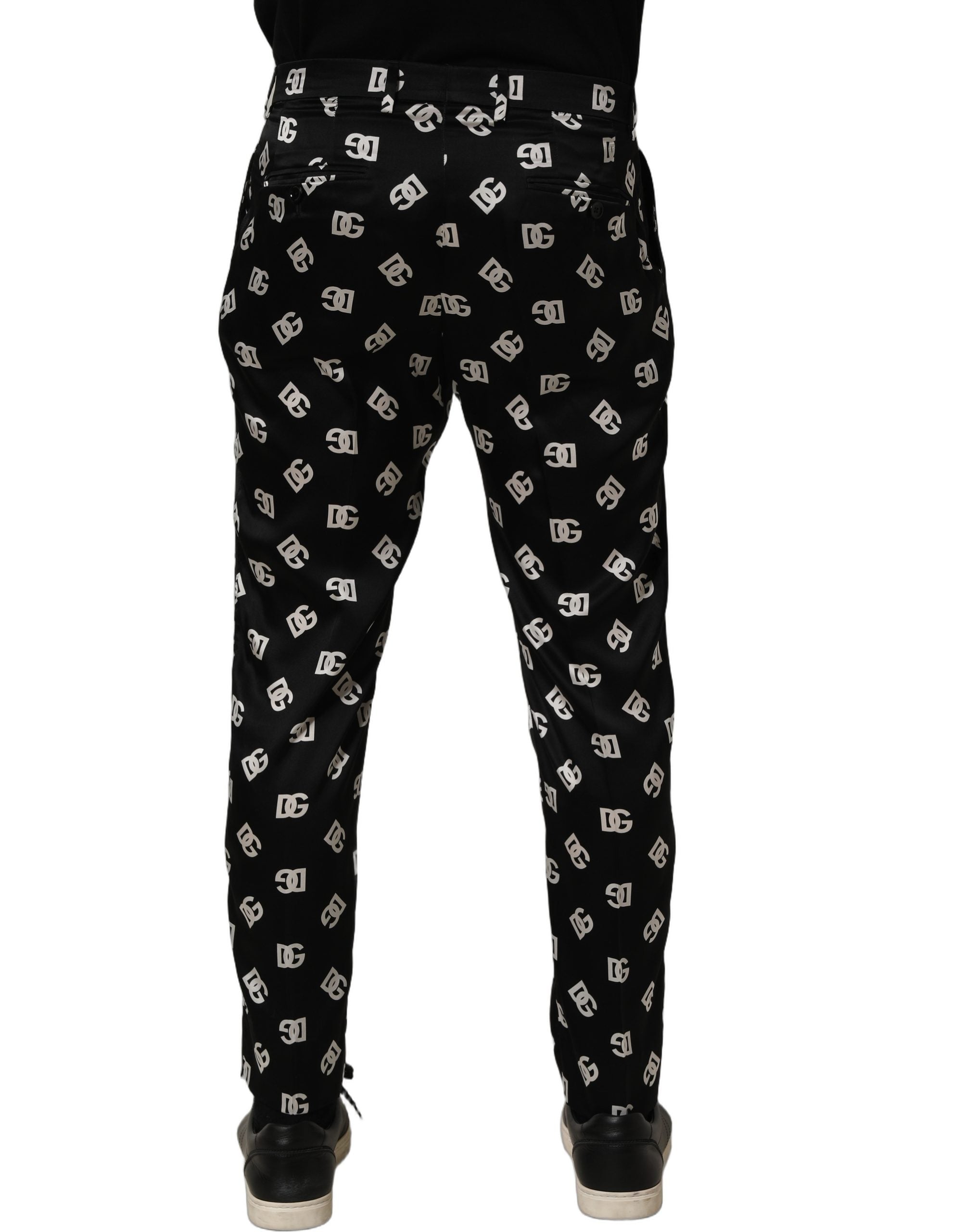 Pantalon homme Dolce & Gabbana en soie noire, coupe skinny, élégant et ajusté, visible sur un mannequin.