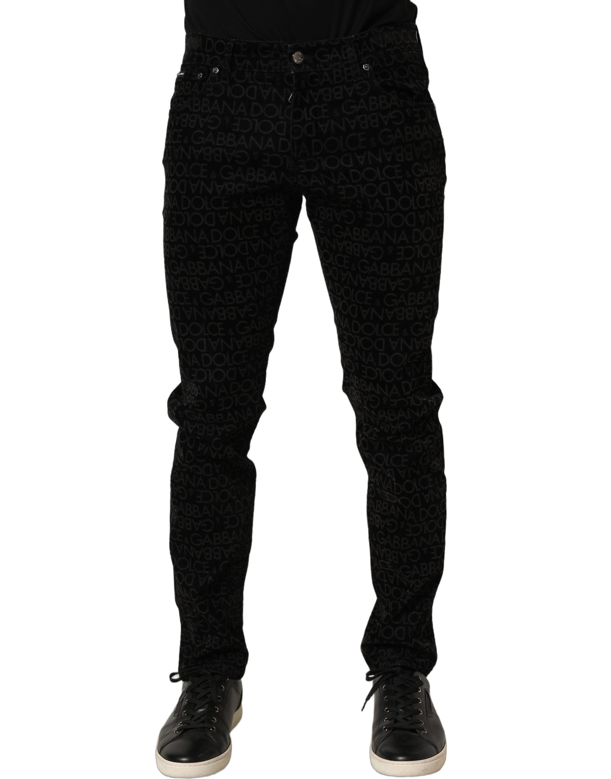 Jeans slim en denim noir Dolce & Gabbana avec logo monogramme en coton, vue de face.