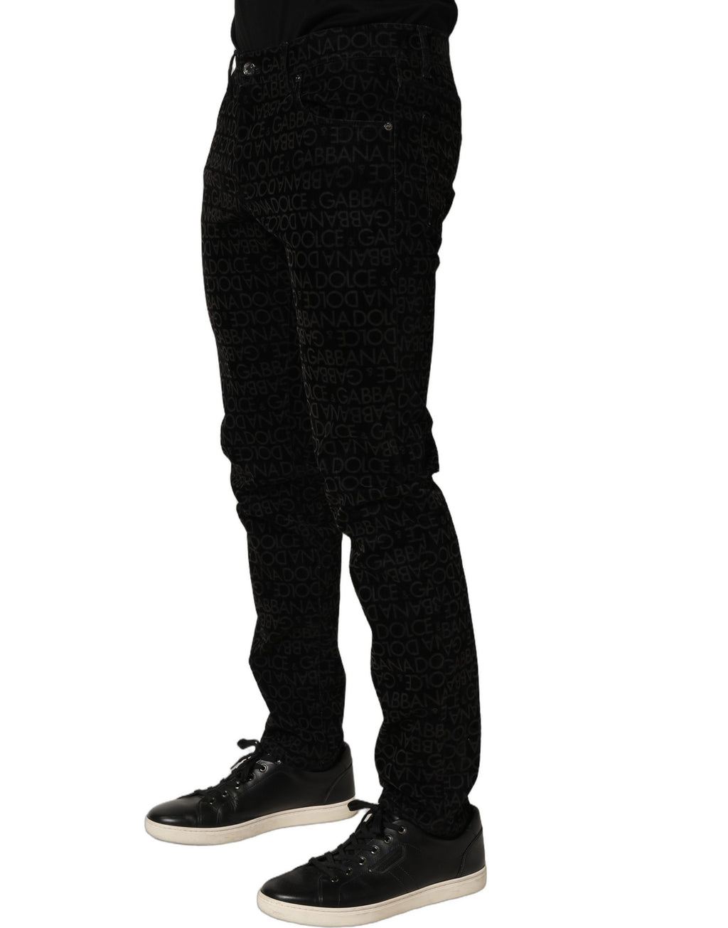 Jeans slim en denim noir Dolce & Gabbana avec logo monogramme en coton, mode élégante et logo visible sur la poche arrière.