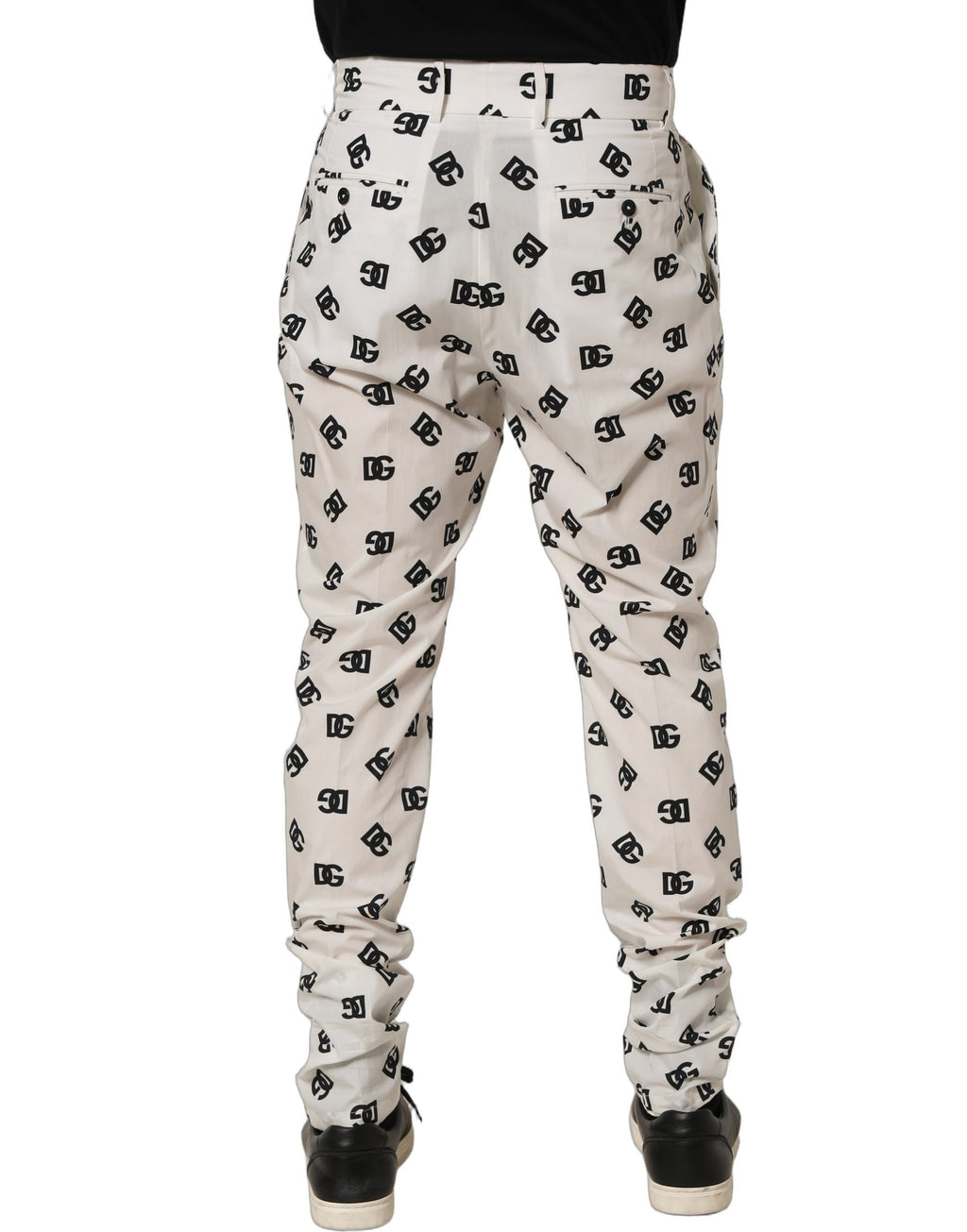 Pantalon skinny blanc Dolce & Gabbana pour homme avec logo, coupe ajustée et style élégant.