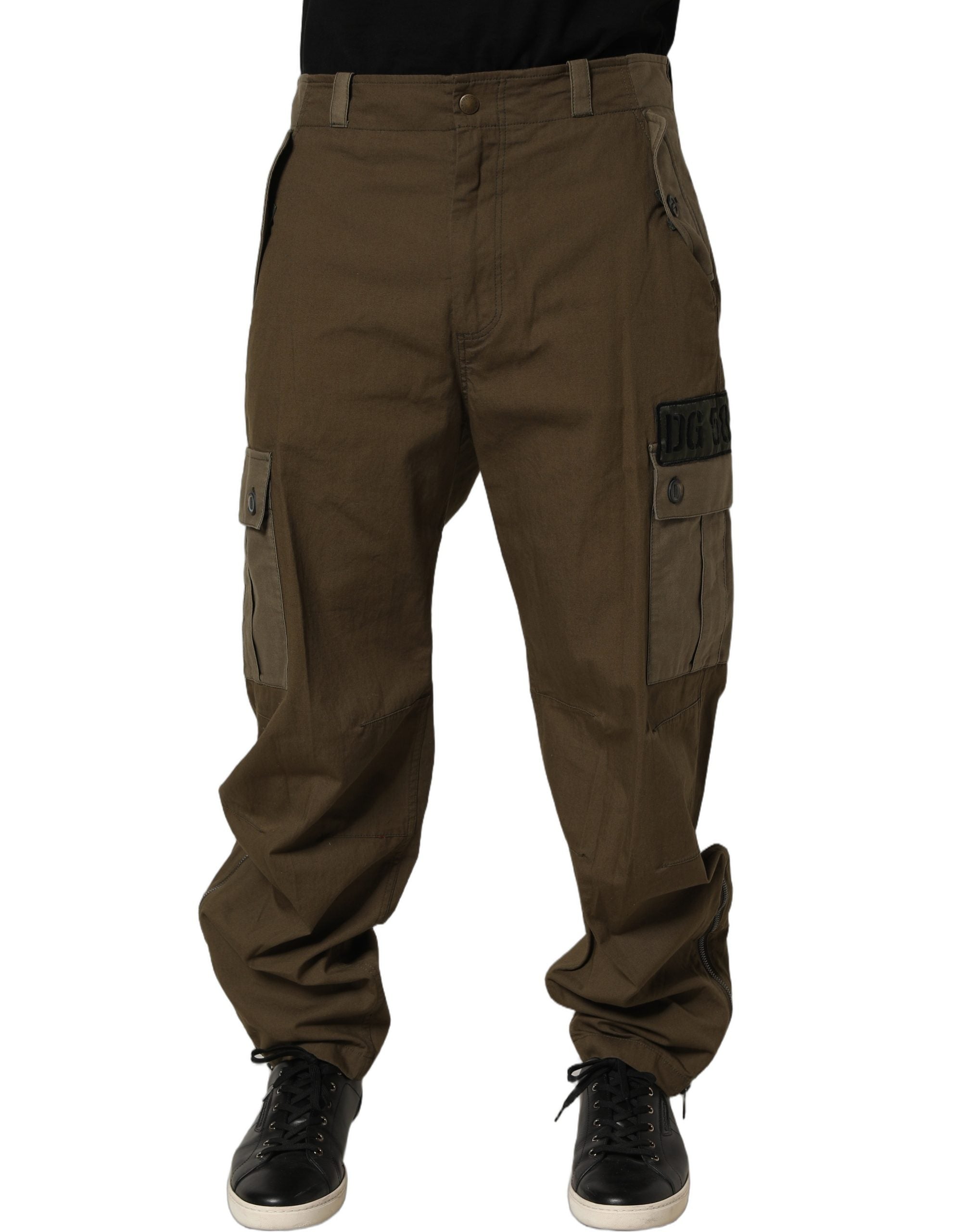 Pantalon cargo marron Dolce & Gabbana à taille moyenne, coupe droite, détails pratiques et style décontracté.