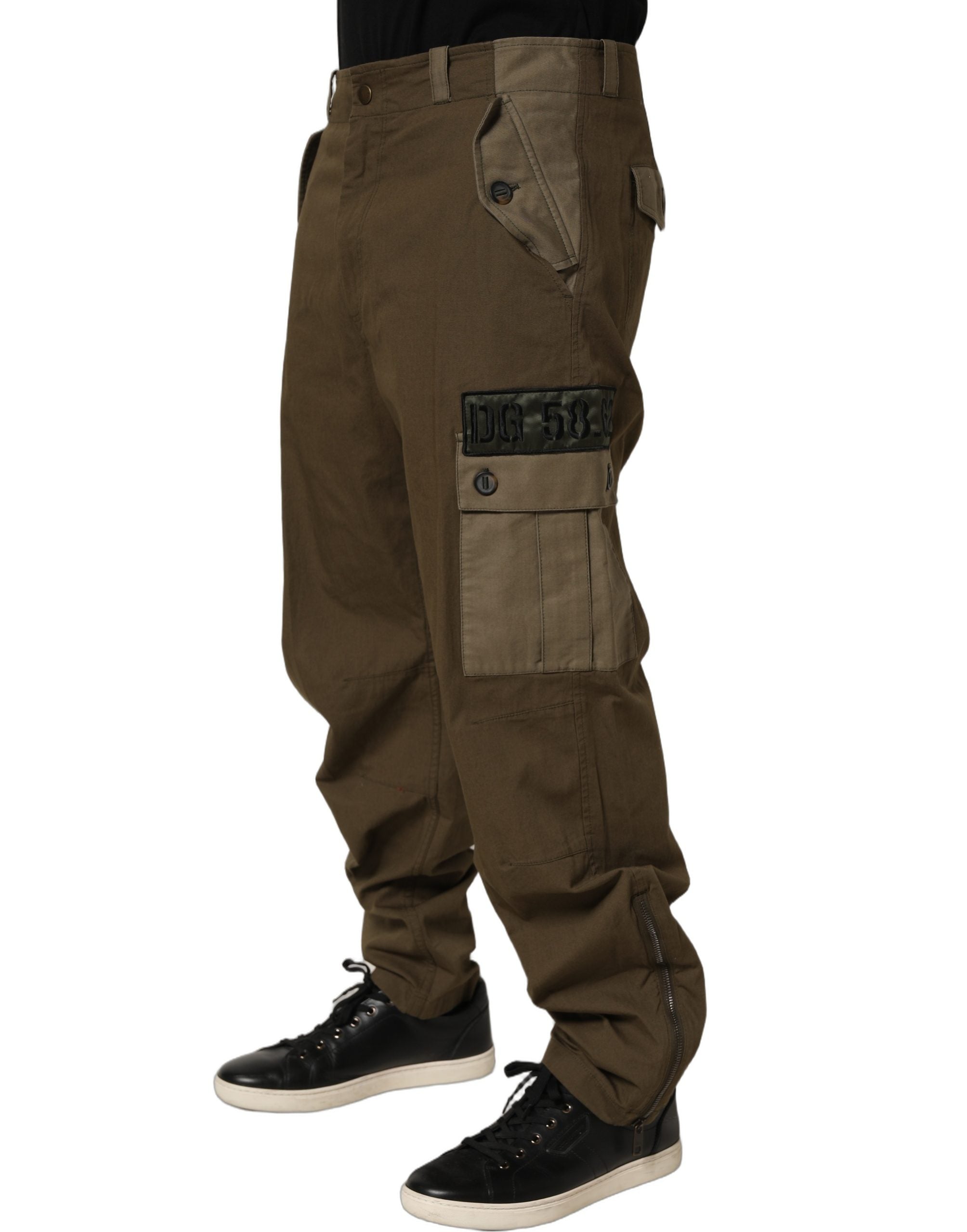 Pantalon cargo marron Dolce & Gabbana, taille moyenne, coupe droite, pantalon pour homme, détails de couture visibles.