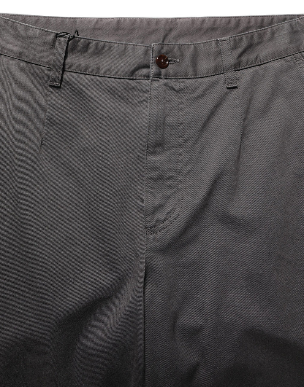 Pantalon chino droit en coton gris foncé de Dolce & Gabbana, style élégant pour homme, visible avec poches et ceinture.