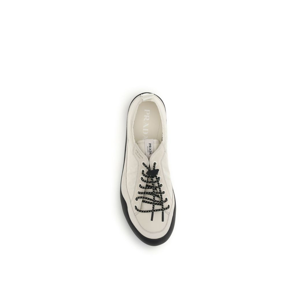 Chaussures de sport Prada en tissu beige, baskets athlétiques élégantes et confortables pour hommes ou femmes.