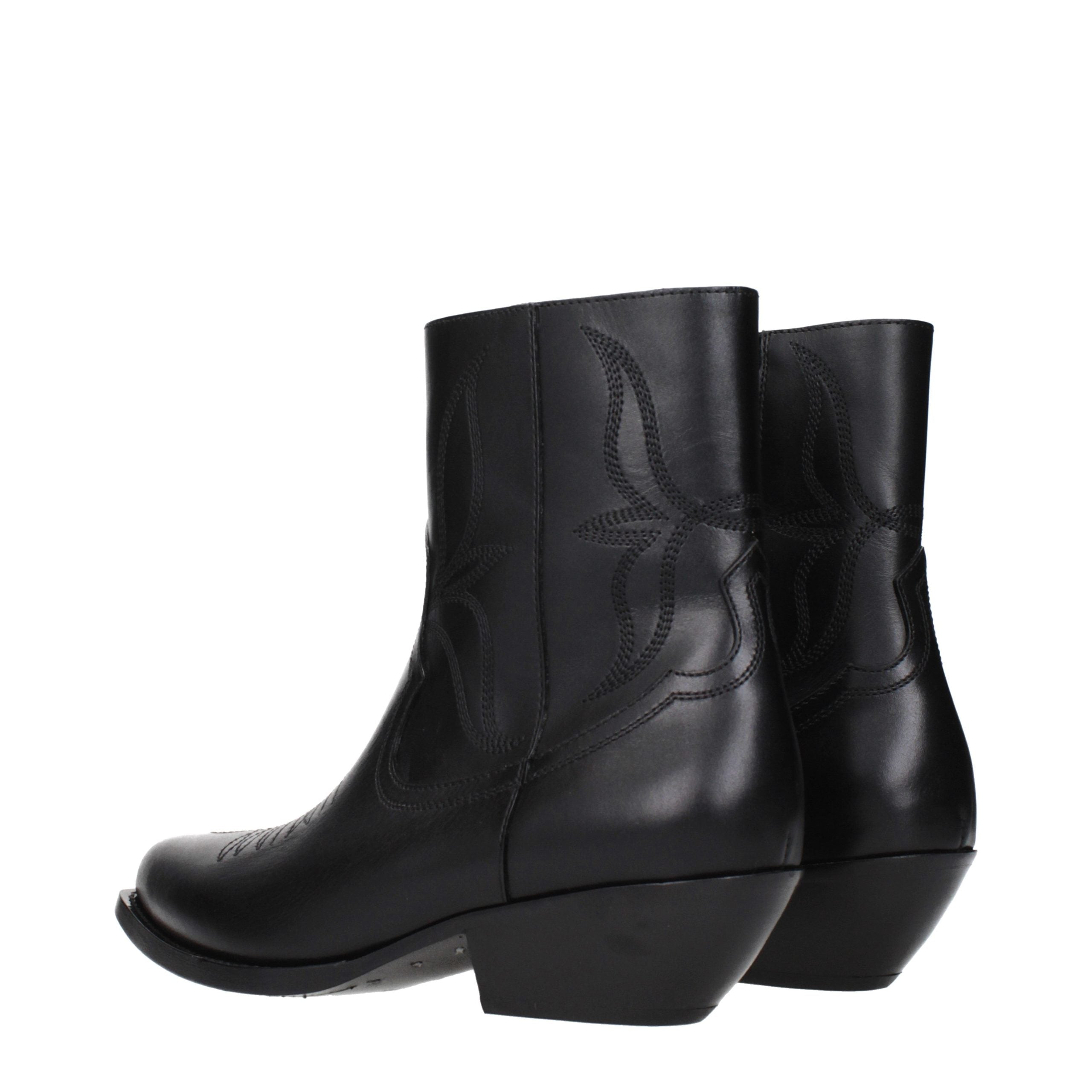 Bottes noires en cuir pour ankle de la marque Celine, avec semelle élégante et design sophistiqué, vue de profil.