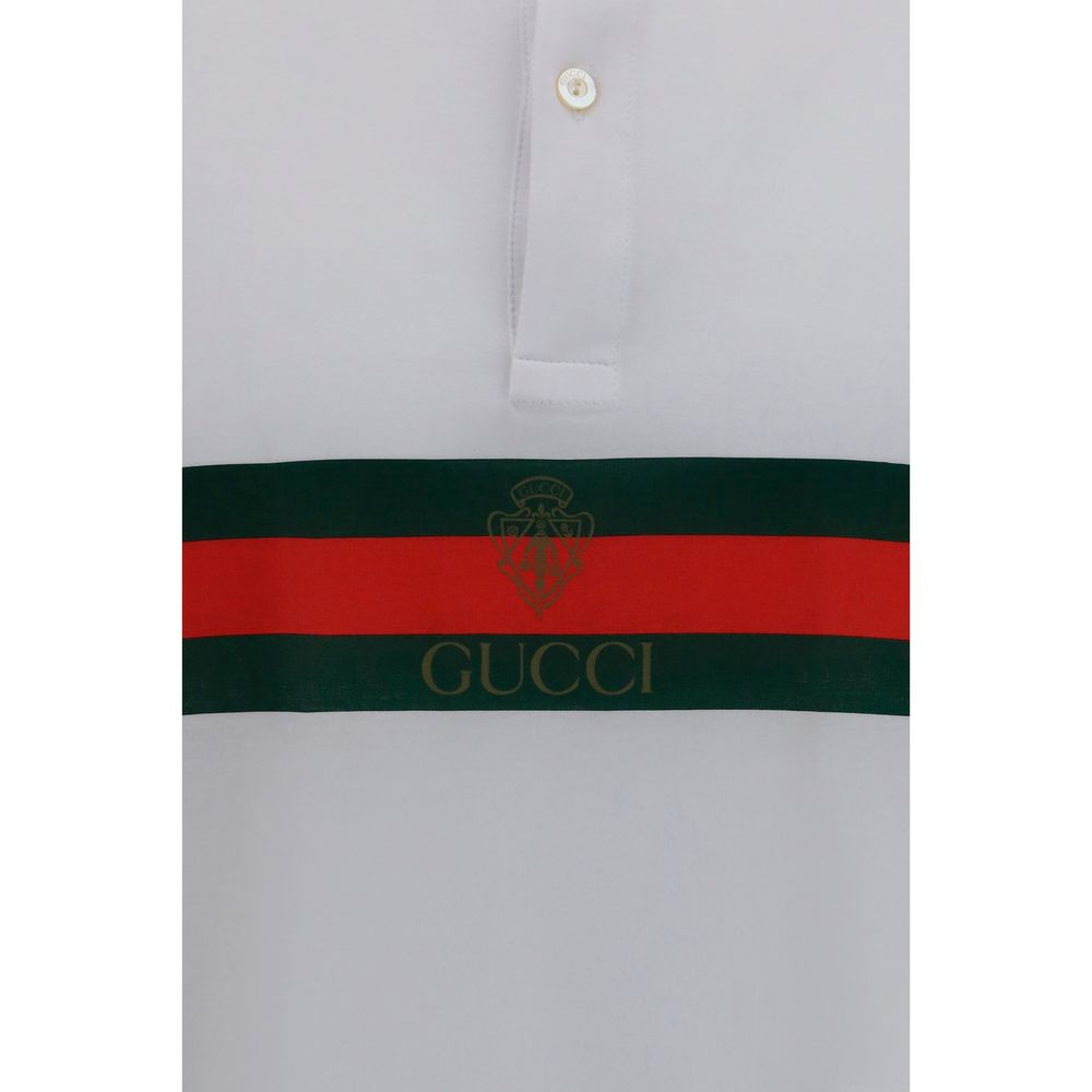 Chemise polo blanche Gucci en coton avec logo Gucci visible, manches courtes et col classique.