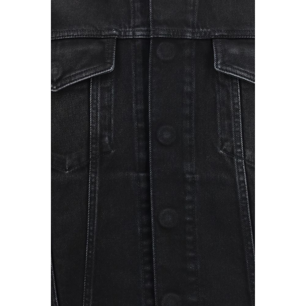 Veste en denim bleu en coton de Gucci, coupe classique avec détails modernes, portée sur un mannequin.