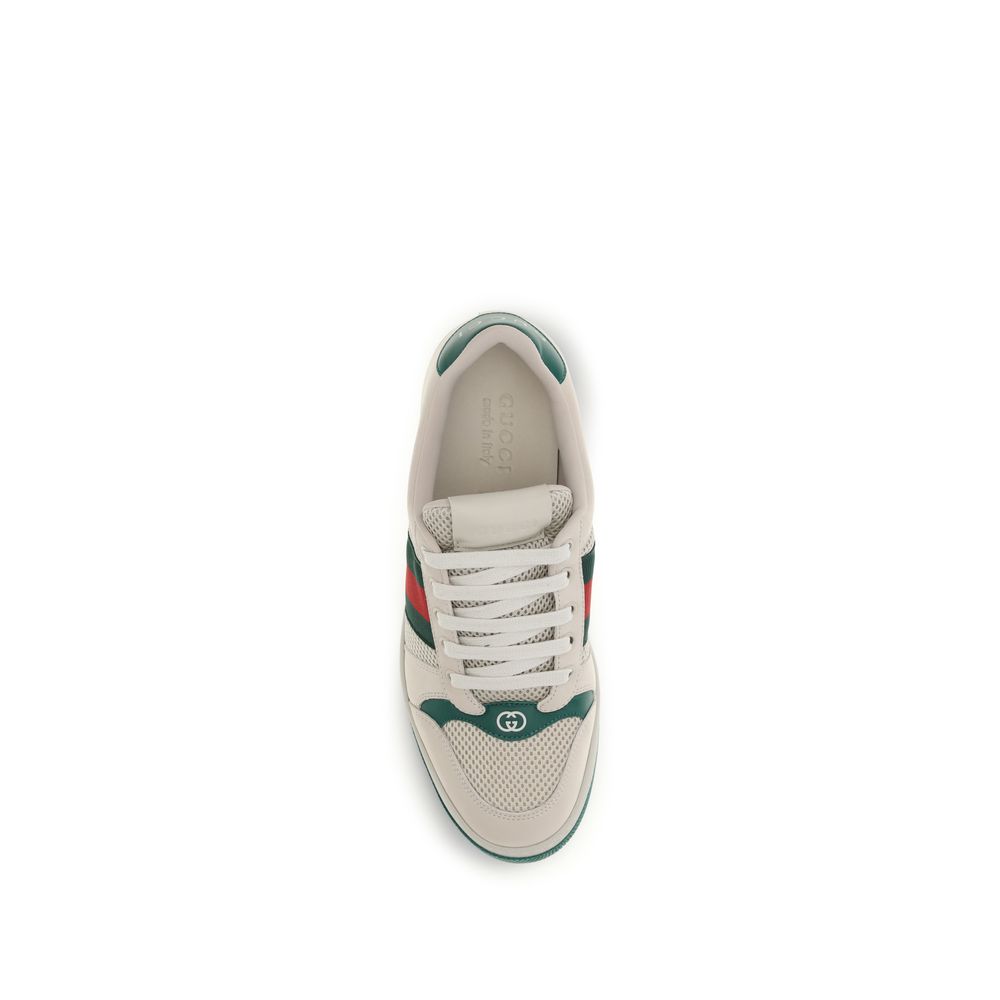 Chaussures de sport Gucci beige en polyester avec semelles blanches et design athletic, visibles sur le modèle.