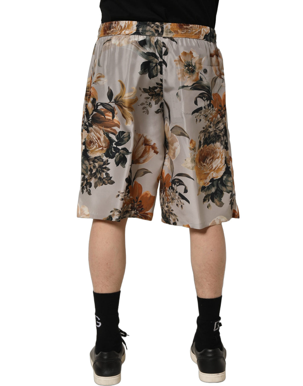 Shorts bermuda en soie beige à fleurs pour homme Dolce & Gabbana, motif floral élégant et tissu léger.