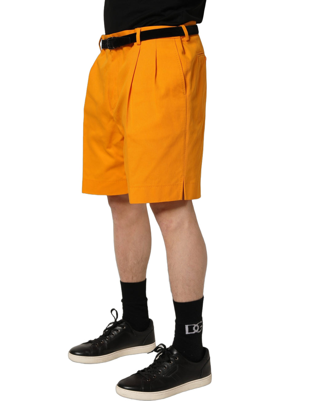 Shorts bermuda en coton orange à plis de Dolce & Gabbana, style chino, pantalon léger et élégant pour l'été.