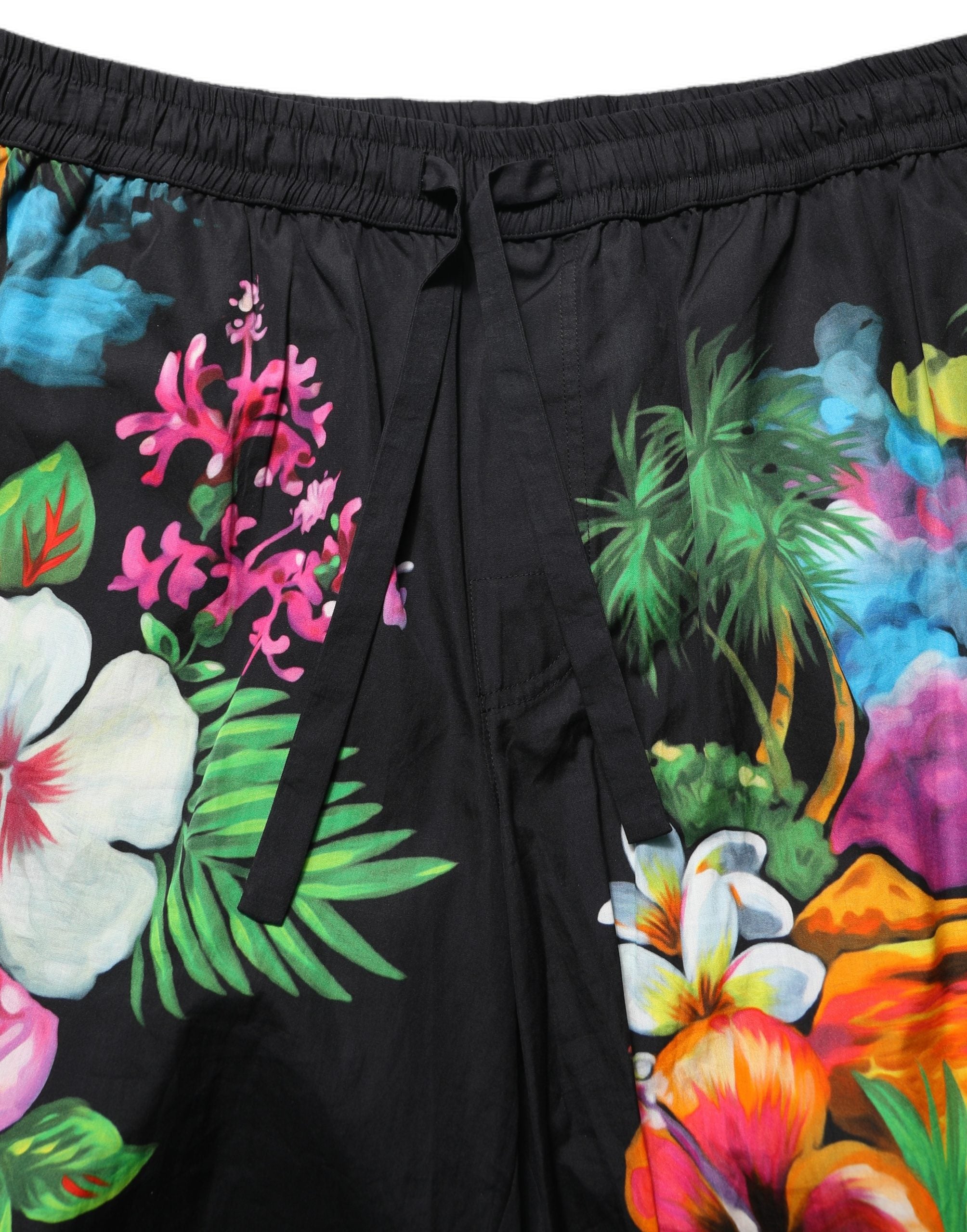 Shorts bermuda noirs en coton avec motif tropical floral de Dolce & Gabbana, élégants et confortables pour l'été.