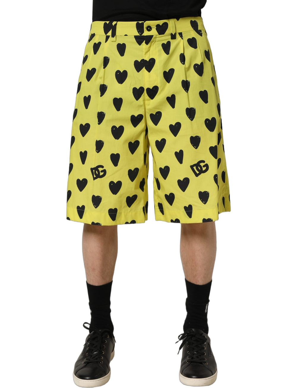 Shorts bermuda pour homme Dolce & Gabbana en coton jaune avec motif de cœur, style décontracté et élégant.