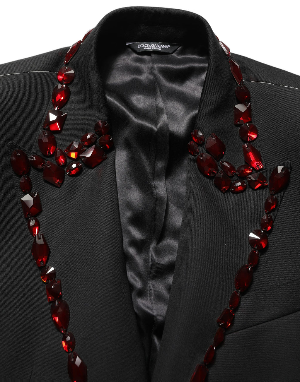 Costume deux pièces en laine noire Dolce & Gabbana avec embellissements en cristal, vue détaillée du tailleur élégant.