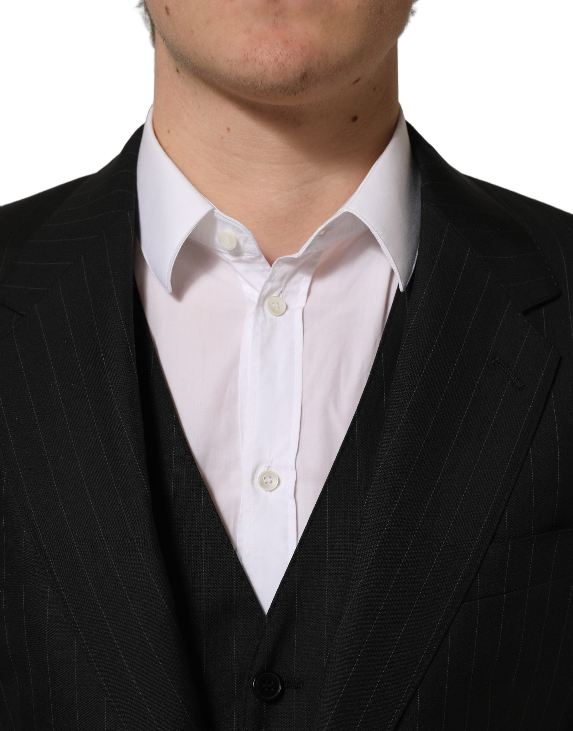 Costume formel trois pièces Dolce & Gabbana à rayures noires, coupe slim fit, veste, pantalon et gilet élégants.