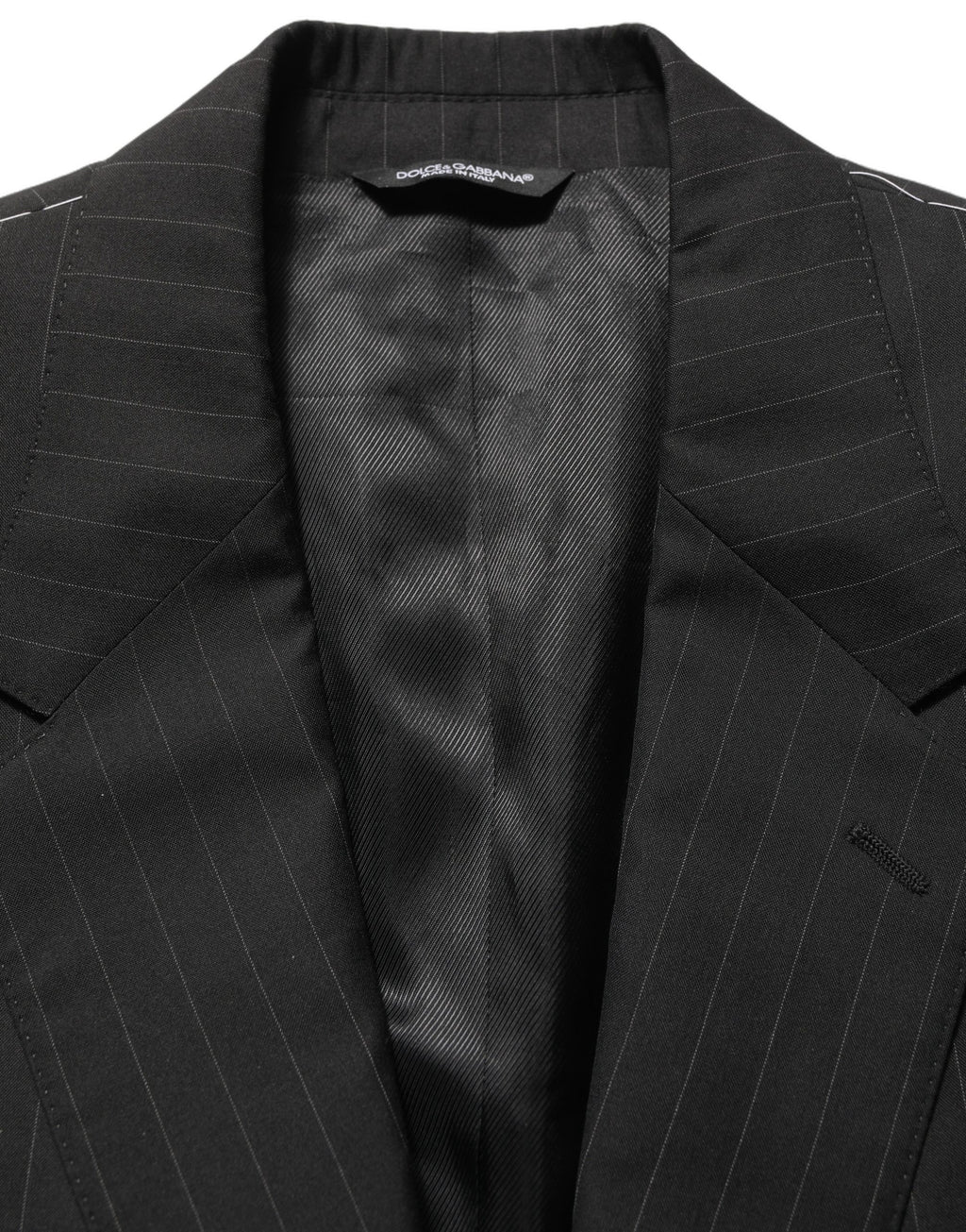 Costume noir Dolce & Gabbana à rayures, costume trois pièces slim fit pour occasions formelles, détails élégants visibles.