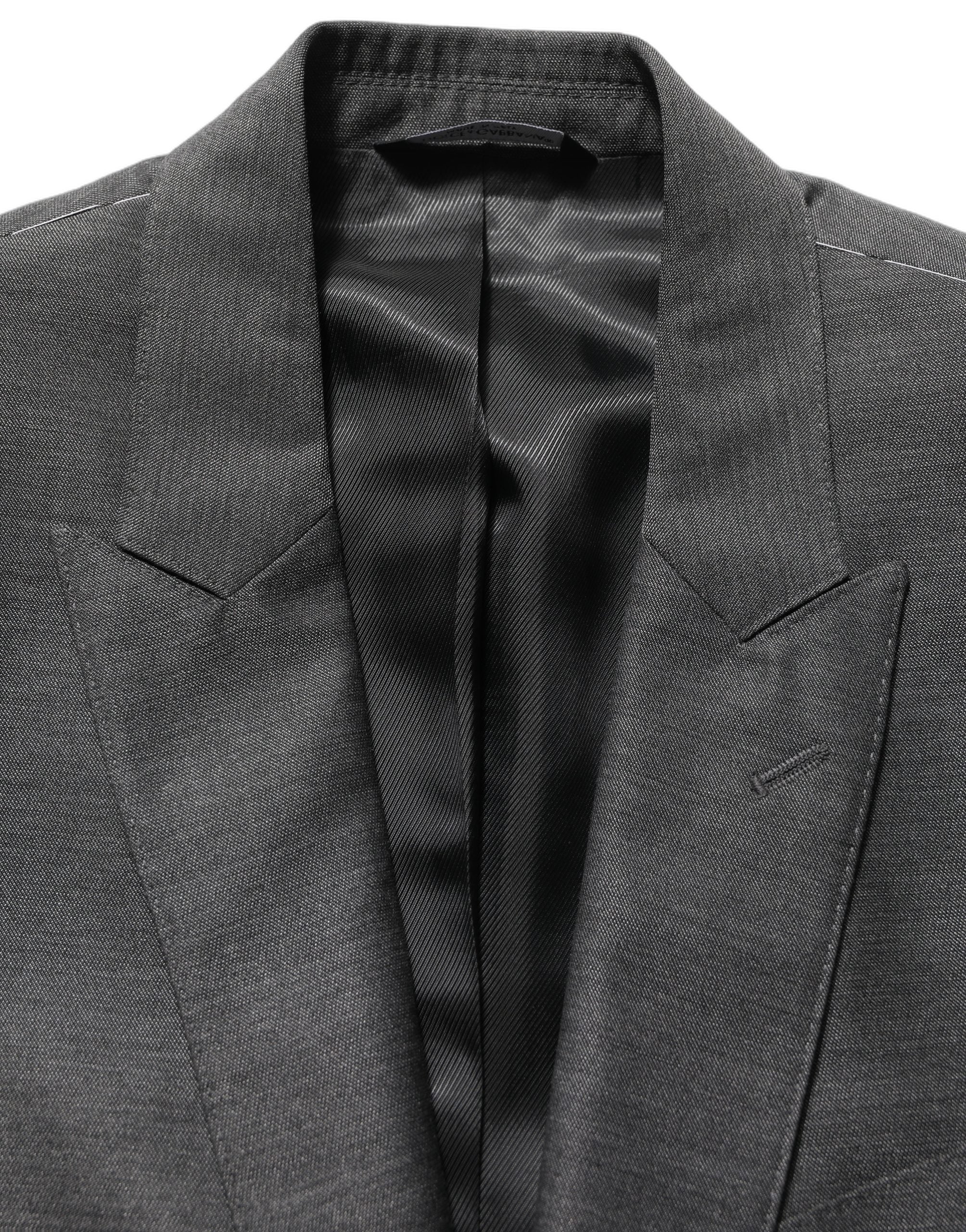 Costume formel gris Dolce & Gabbana Martini Slim Fit à trois pièces, vue détaillée du costume élégant et ajusté.