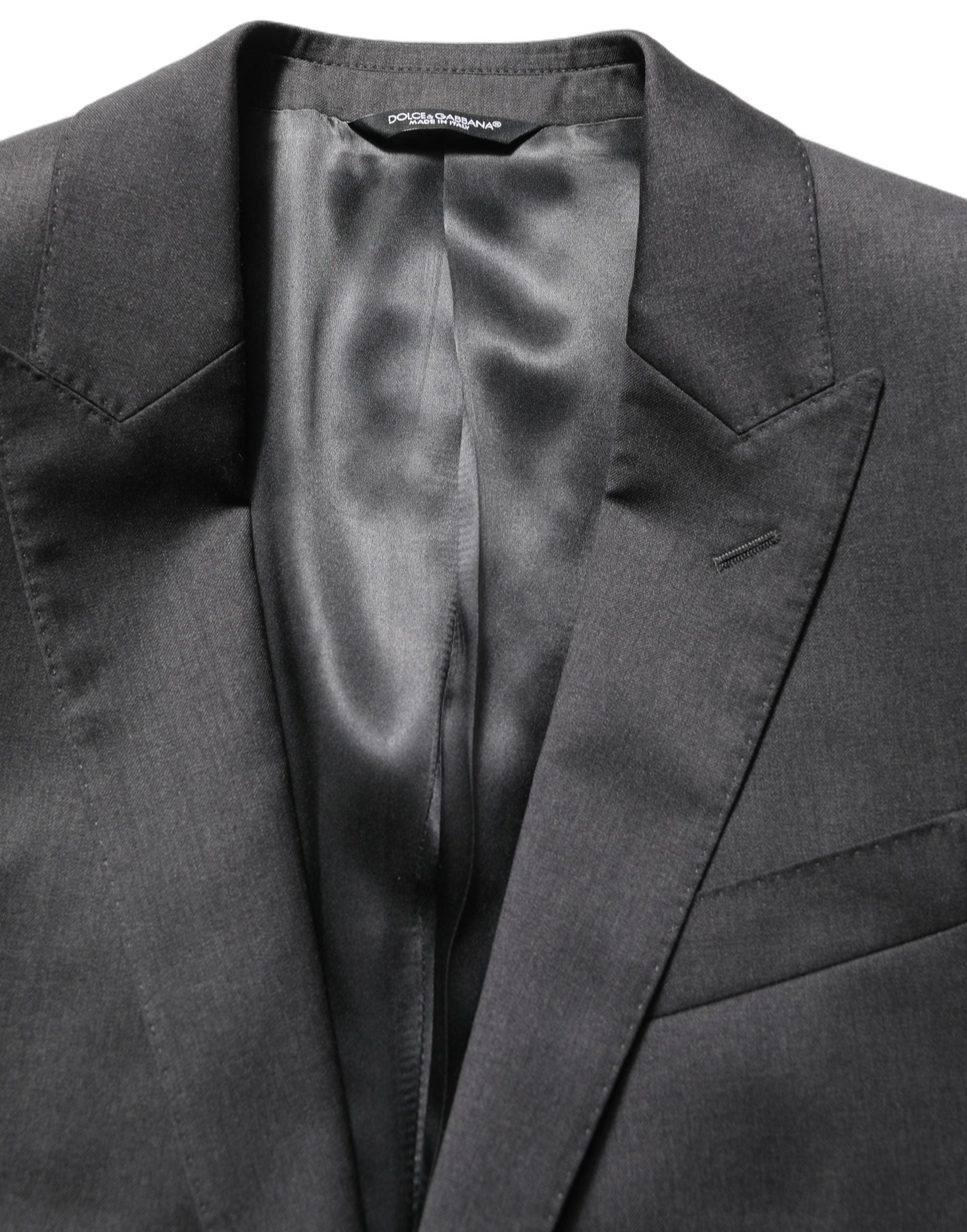 Costume homme gris en laine Dolce & Gabbana, costume deux pièces ajusté pour occasions formelles, détails modernes et élégants.
