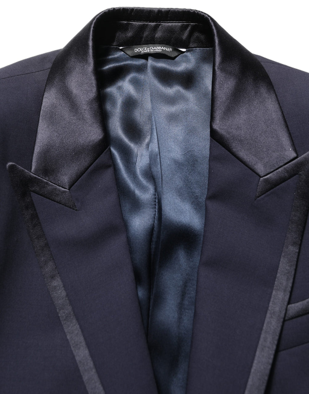 Costume homme Dolce & Gabbana en laine noire, smoking deux pièces ajusté, élégant et formel, visible sur le mannequin.
