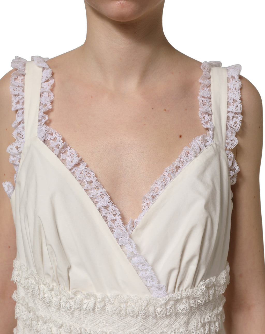 Robe midi en coton blanc avec volants de Dolce & Gabbana, style élégant et féminin, en tissu popeline léger.