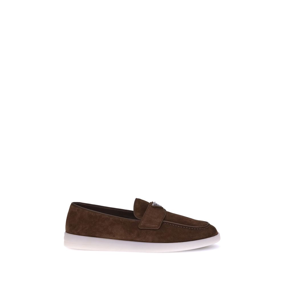 Chaussures Prada en cuir de veau brun Bos Taurus, mocassins à enfiler élégants et confortables pour homme.