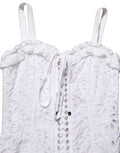 Robe courte en coton broderie anglaise blanche Dolce & Gabbana, style élégant et léger, portée sur un mannequin.