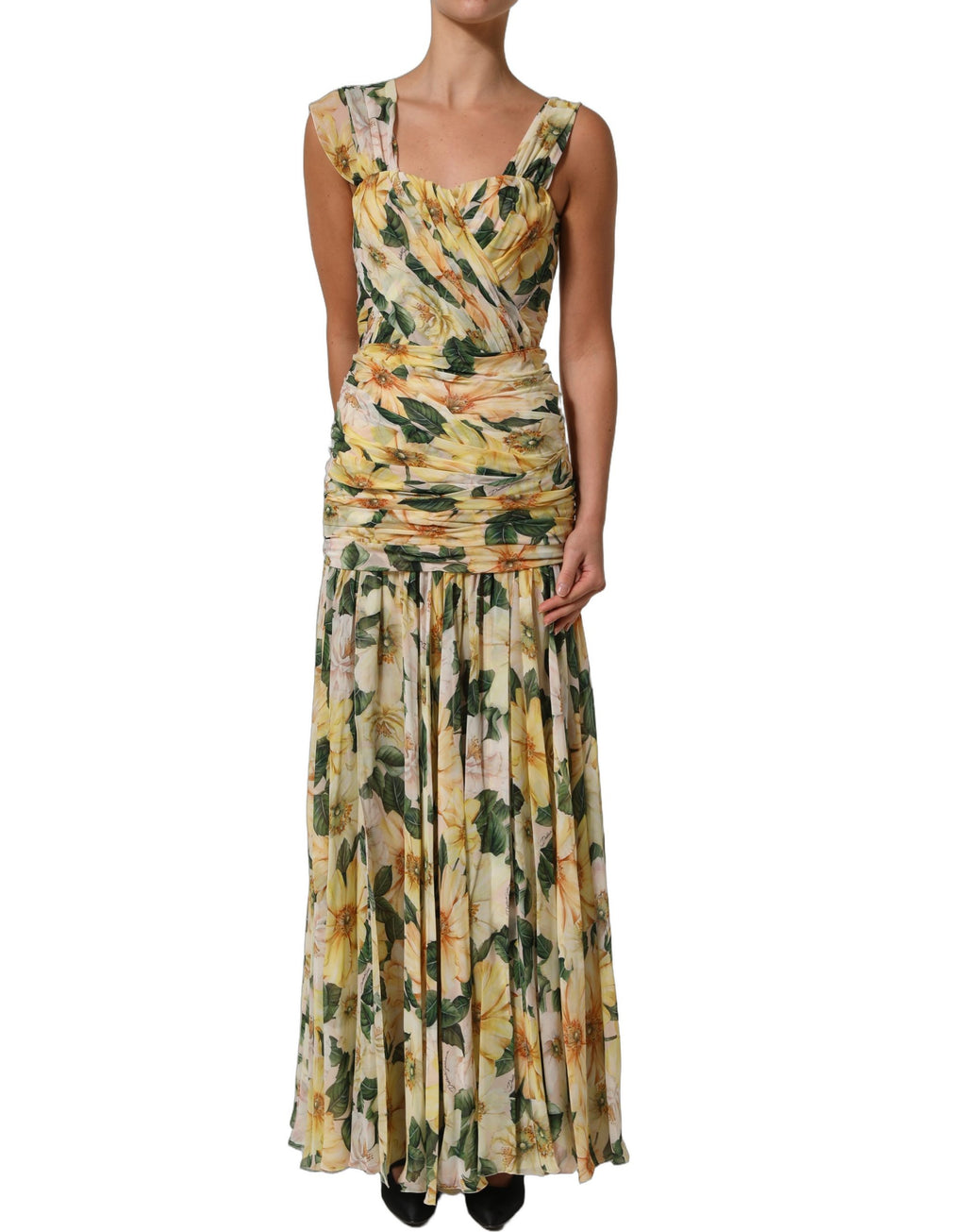 Robe longue plissée en soie à imprimé floral jaune de Dolce & Gabbana, élégante et fluide.