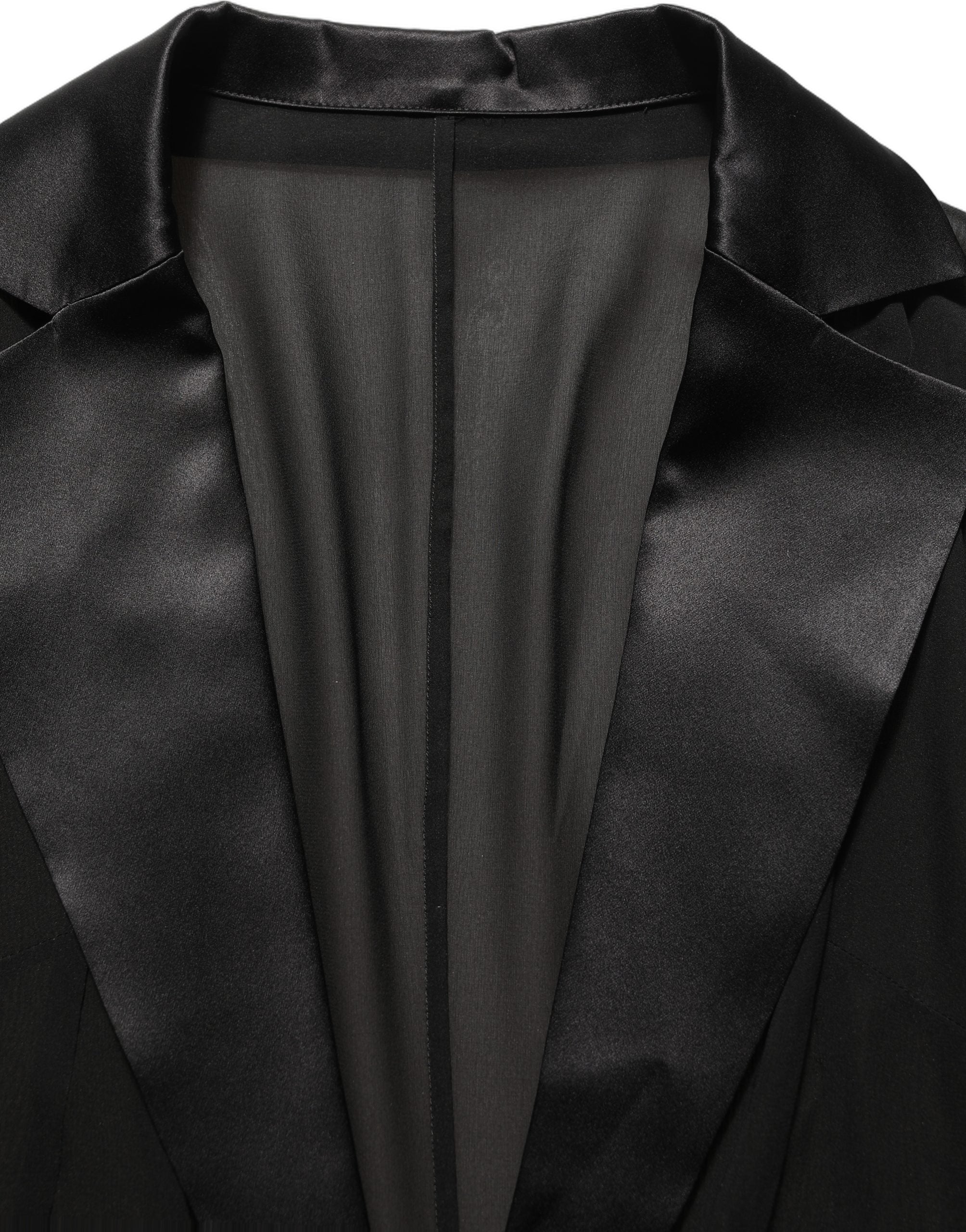 Robe longue en soie noire et chiffon transparent de Dolce & Gabbana, élégante et fluide, portée pour une silhouette sophistiquée.