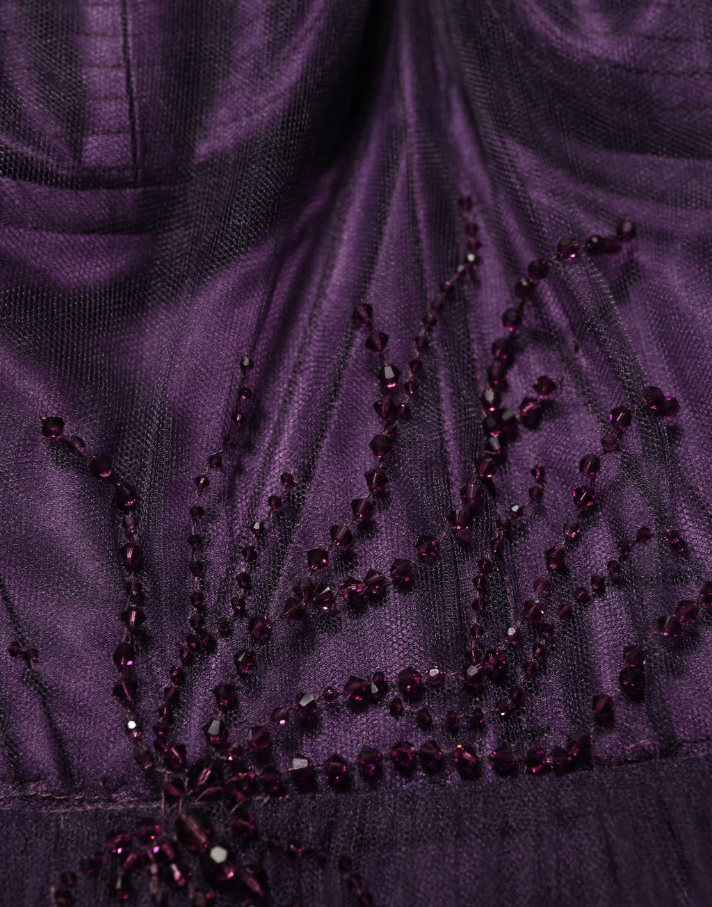 Robe longue en tulle violet en plusieurs couches en soie de Dolce & Gabbana, élégante et sophistiquée.