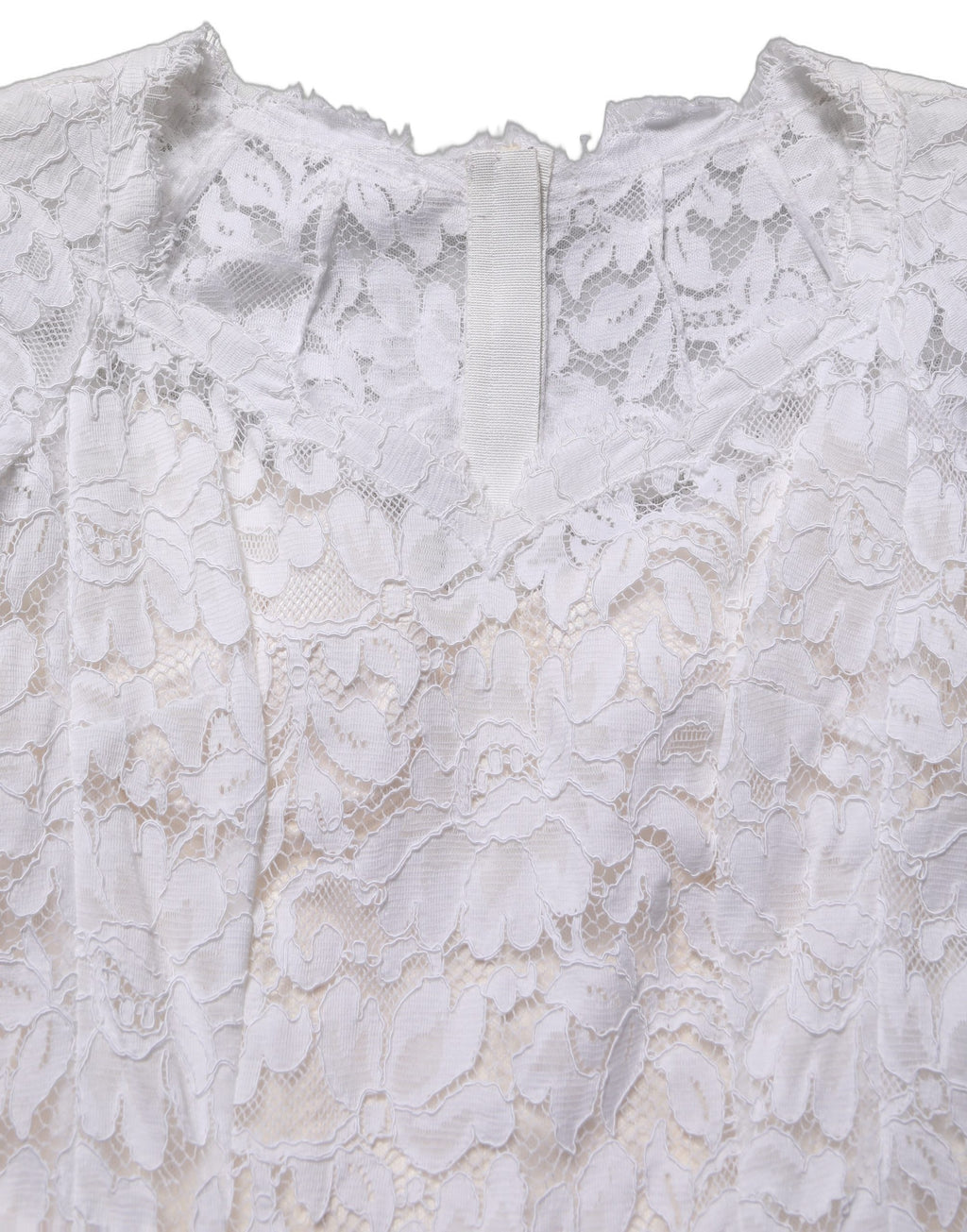 Robe longue sirène en dentelle florale blanche de Dolce & Gabbana, élégante et sophistiquée, avec détail de couture délicat.